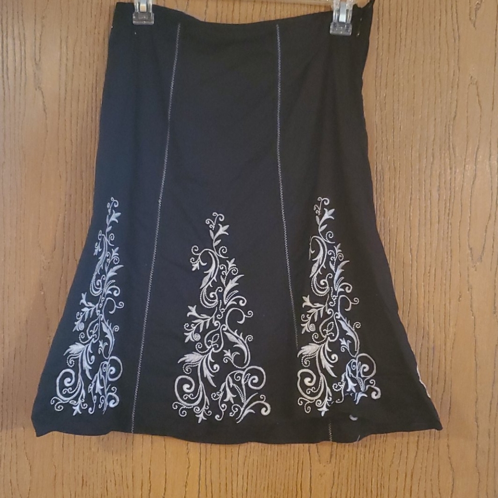 Embroidered skirt
